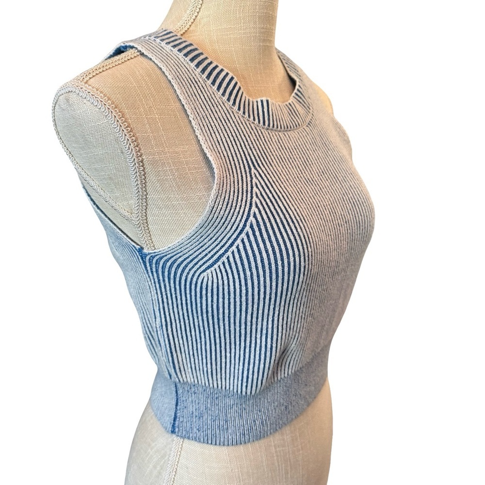 Molly Green Sleeveless Cropped Sweater Blue Motif - Picture 2 of 7